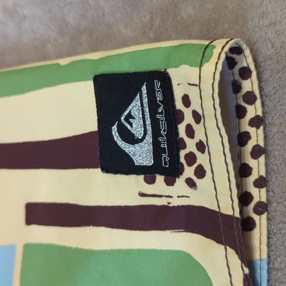 Quicksilver swim trunks 3Y - Picture 2 of 4